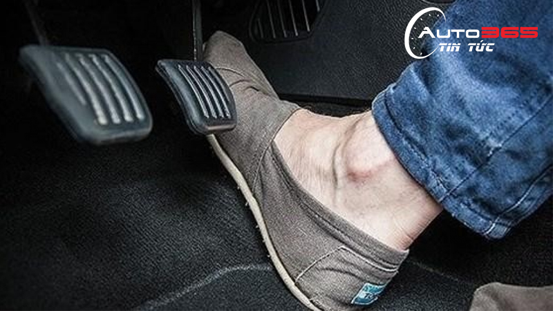 NHỮNG CÁCH GIÚP HẠN CHẾ VIỆC ĐẠP NHẦM CHÂN GA TRÊN Ô TÔ 